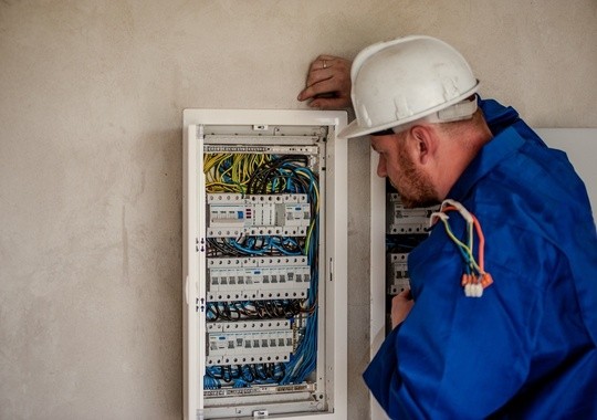 Electrical Contractors in Hanford CA
